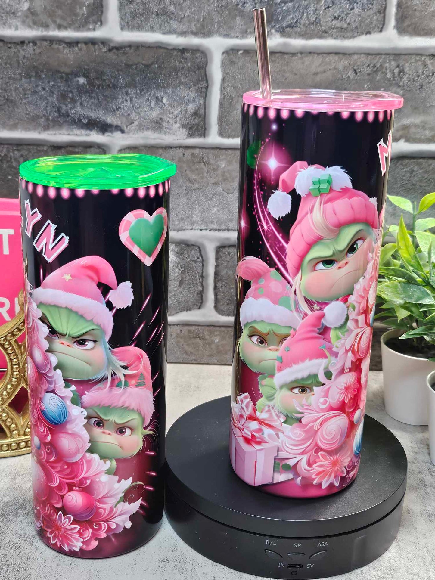 GRINCH PINK TREE W/GRANDKIDS (Personalized) 20oz TUMBLER